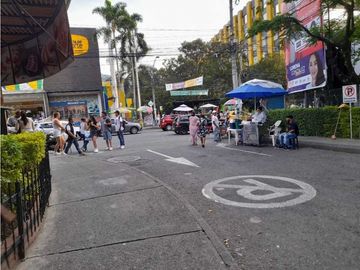 VENDO CASA FRENTE AL EXITO, CENTRO COMERCIAL PUERTA DEL NORTE NIQUIA
