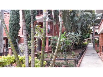 VENDO CASA FRENTE AL EXITO, CENTRO COMERCIAL PUERTA DEL NORTE NIQUIA