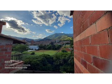 VENDO CASA FRENTE AL EXITO, CENTRO COMERCIAL PUERTA DEL NORTE NIQUIA