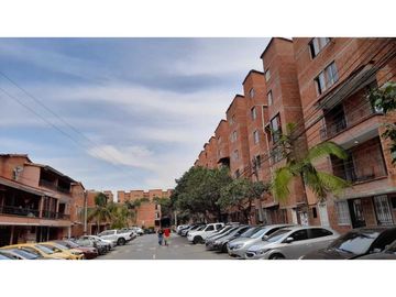 VENDO CASA FRENTE AL EXITO, CENTRO COMERCIAL PUERTA DEL NORTE NIQUIA