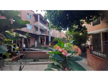 VENDO CASA FRENTE AL EXITO, CENTRO COMERCIAL PUERTA DEL NORTE NIQUIA