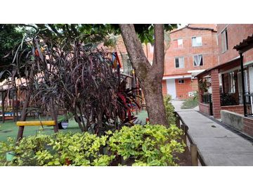 VENDO CASA FRENTE AL EXITO, CENTRO COMERCIAL PUERTA DEL NORTE NIQUIA