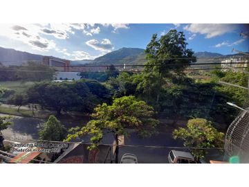 VENDO CASA FRENTE AL EXITO, CENTRO COMERCIAL PUERTA DEL NORTE NIQUIA