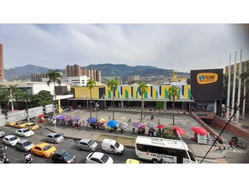 VENDO CASA FRENTE AL EXITO, CENTRO COMERCIAL PUERTA DEL NORTE NIQUIA
