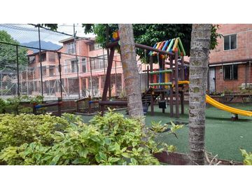 VENDO CASA FRENTE AL EXITO, CENTRO COMERCIAL PUERTA DEL NORTE NIQUIA