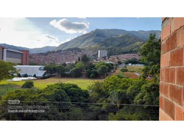 VENDO CASA FRENTE AL EXITO, CENTRO COMERCIAL PUERTA DEL NORTE NIQUIA