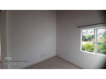 VENDO CASA FRENTE AL EXITO, CENTRO COMERCIAL PUERTA DEL NORTE NIQUIA
