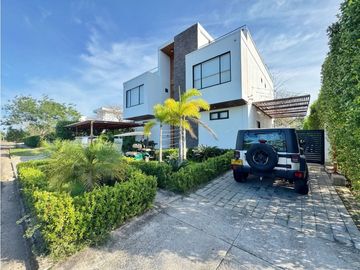CASA DE PLAYA de LUJO en ZONA NORTE en Condominio Palma Real Cartagena