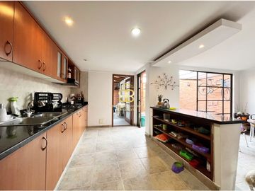 SE VENDE ESPECTACULAR CASA EN CHIA