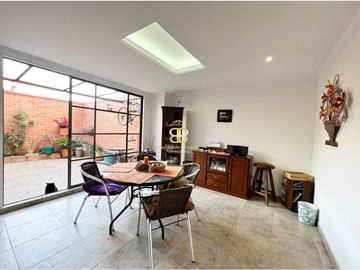 SE VENDE ESPECTACULAR CASA EN CHIA