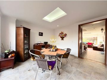 SE VENDE ESPECTACULAR CASA EN CHIA
