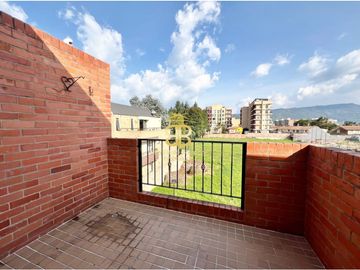 SE VENDE ESPECTACULAR CASA EN CHIA
