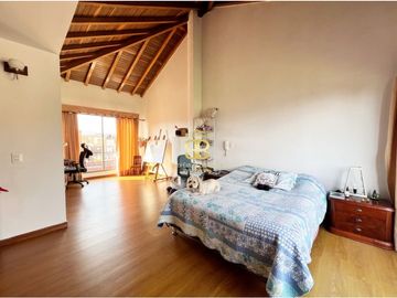 SE VENDE ESPECTACULAR CASA EN CHIA