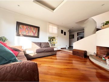 SE VENDE ESPECTACULAR CASA EN CHIA