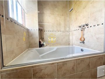 SE VENDE ESPECTACULAR CASA EN CHIA