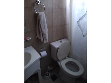 Chalet 3 amb. Barrio Castagnino. Pileta de natación.