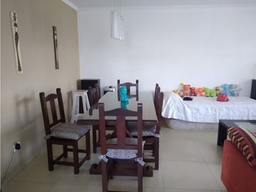 Chalet 3 amb. Barrio Castagnino. Pileta de natación.