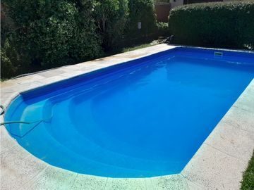 Chalet 3 amb. Barrio Castagnino. Pileta de natación.