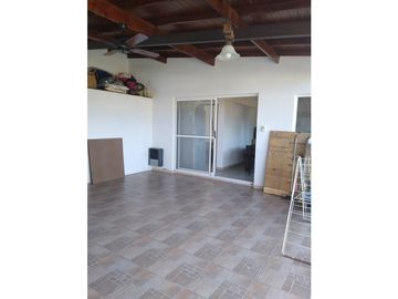 Chalet 3 amb. Barrio Castagnino. Pileta de natación.
