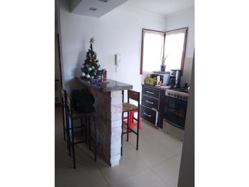 Chalet 3 amb. Barrio Castagnino. Pileta de natación.