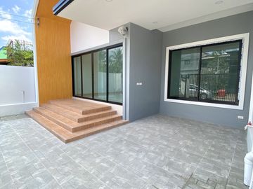 2 Bedroom Townhouse for sale in Khlong Hae, Songkhla