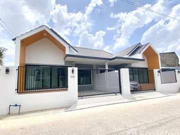 2 Bedroom Townhouse for sale in Khlong Hae, Songkhla