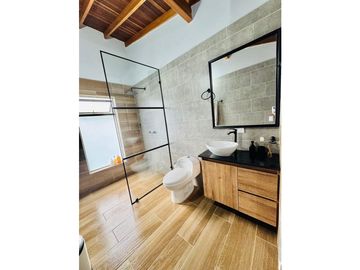 EN GUARNE VIVE RODEADO DEL CAMPO EN UNA VIVIENDA MODERNA Y CON CONFORT