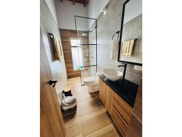 EN GUARNE VIVE RODEADO DEL CAMPO EN UNA VIVIENDA MODERNA Y CON CONFORT