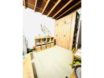 EN GUARNE VIVE RODEADO DEL CAMPO EN UNA VIVIENDA MODERNA Y CON CONFORT