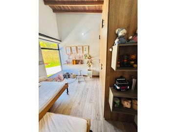 EN GUARNE VIVE RODEADO DEL CAMPO EN UNA VIVIENDA MODERNA Y CON CONFORT