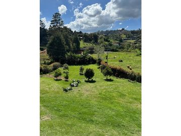 EN GUARNE VIVE RODEADO DEL CAMPO EN UNA VIVIENDA MODERNA Y CON CONFORT