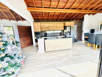 EN GUARNE VIVE RODEADO DEL CAMPO EN UNA VIVIENDA MODERNA Y CON CONFORT