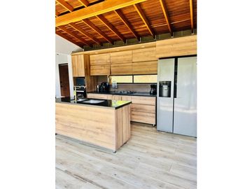 EN GUARNE VIVE RODEADO DEL CAMPO EN UNA VIVIENDA MODERNA Y CON CONFORT