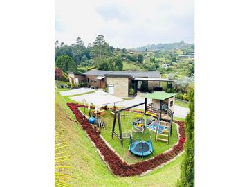 EN GUARNE VIVE RODEADO DEL CAMPO EN UNA VIVIENDA MODERNA Y CON CONFORT