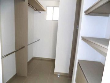SE VENDE APARTAMENTO AMPLIO EN PORTAL DE GENOVES