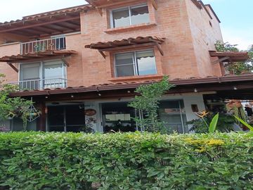 En Venta Casa Hacienda El Alferez Ciudad Jardin Sur Cali