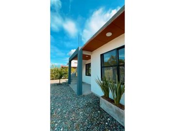 Casa campestre nueva en venta en parcelación - Santa Elena El Cerrito