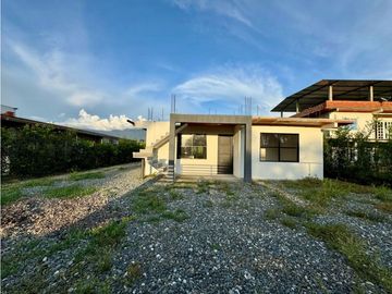 Casa campestre nueva en venta en parcelación - Santa Elena El Cerrito
