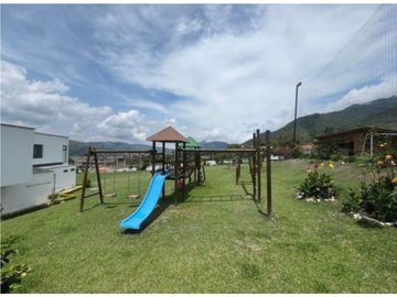 SE VENDE FINCA EN EL LAGO CALIMA AR