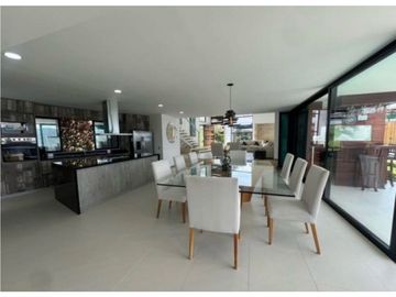 SE VENDE FINCA EN EL LAGO CALIMA AR