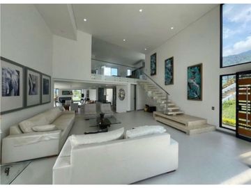 SE VENDE FINCA EN EL LAGO CALIMA AR