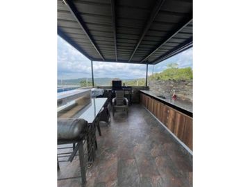 SE VENDE FINCA EN EL LAGO CALIMA AR