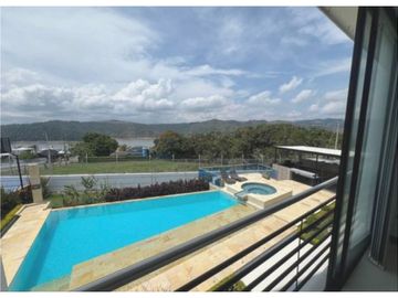 SE VENDE FINCA EN EL LAGO CALIMA AR