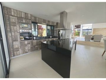 SE VENDE FINCA EN EL LAGO CALIMA AR