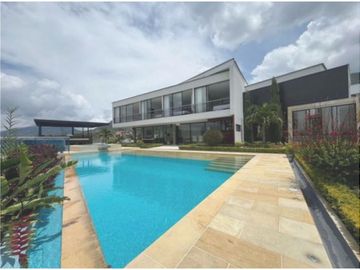 SE VENDE FINCA EN EL LAGO CALIMA AR