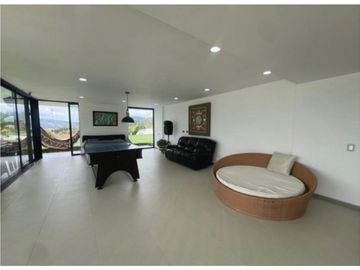 SE VENDE FINCA EN EL LAGO CALIMA AR
