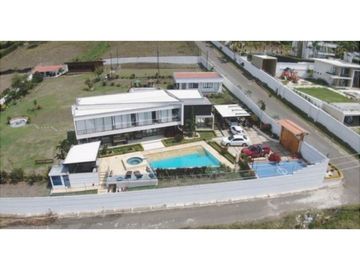 SE VENDE FINCA EN EL LAGO CALIMA AR
