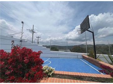 SE VENDE FINCA EN EL LAGO CALIMA AR