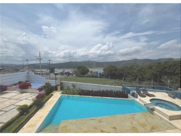 SE VENDE FINCA EN EL LAGO CALIMA AR