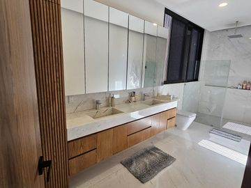 Casa amueblada con acabados de lujo en ARAUCA II
